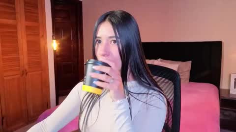 jackiie_ online show from June 2026 01:02:02 PM
