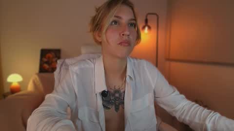 Linda Sofia help me get to 100 thumbs up online show from October 2025 05:28:01 AM