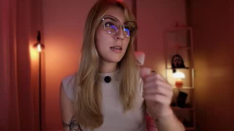 Linda Sofia help me get to 100 thumbs up online show from March 2026 03:06:02 AM