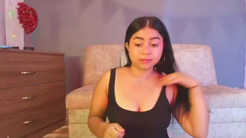 Snapshot of jade_brunnette chatting on June 2026 08:14:01 PM Jade Brunete online show from June 2026 08:14:01 PM