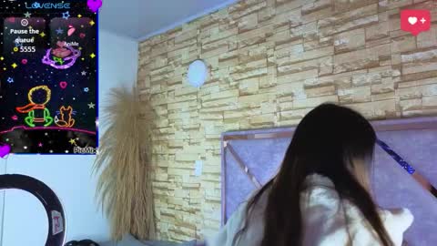 jade white  online show from March 2026 01:39:01 PM