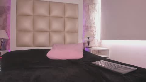 jadeestudios online show from January 2025 04:30:02 PM