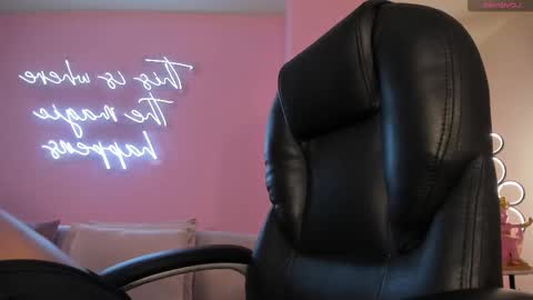 JADE EVANS online show from November 2025 12:25:01 PM