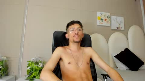 Snapshot of jake_miller__ chatting on May 2026 07:32:02 PM Jake online show from May 2026 07:32:02 PM