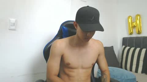 Snapshot of jake_shadow14 chatting on June 2026 04:31:02 PM Hi guys im new 3 online show from June 2026 04:31:02 PM