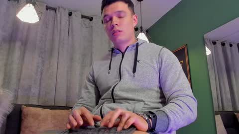 Snapshot of jakee_tyler chatting on December 2024 02:46:01 AM Jake Tyler online show from December 2024 02:46:01 AM