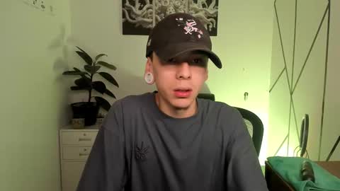 james_adamss_ online show from November 2025 12:51:01 PM