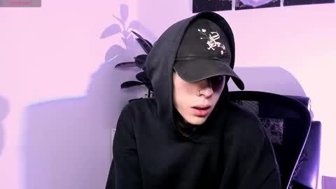 james_adamss_ online show from December 2025 01:08:01 PM