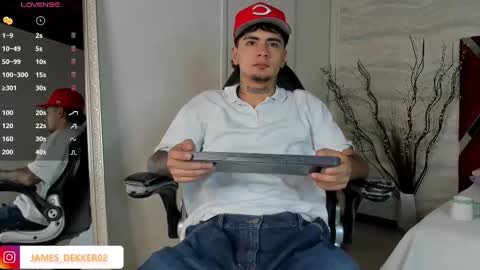 Snapshot of jamesdekker chatting on September 2025 07:59:01 PM jamesdekker online show from September 2025 07:59:01 PM