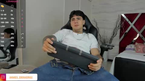Snapshot of jamesdekker chatting on October 2025 09:35:01 PM jamesdekker online show from October 2025 09:35:01 PM