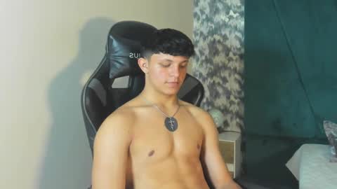 Snapshot of jamesgolden_ chatting on March 2025 12:27:02 AM jamesgolden_ online show from March 2025 12:27:02 AM