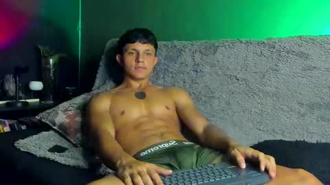 Snapshot of jamesgolden_ chatting on September 2025 01:40:01 AM jamesgolden_ online show from September 2025 01:40:01 AM