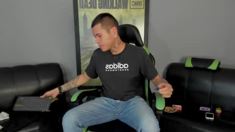 Jamesinked  online show from January 2025 07:24:01 PM