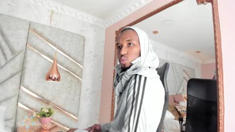 Snapshot of jamesparck chatting on December 2024 03:13:02 PM James online show from December 2024 03:13:02 PM