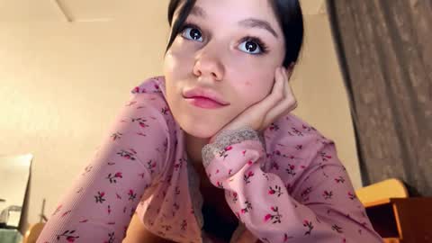 Snapshot of janethcensky chatting on November 2025 04:17:01 PM Aleksia online show from November 2025 04:17:01 PM