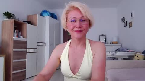 Snapshot of jasmin18v chatting on April 2026 12:33:01 PM Jasmin room for people 40 online show from April 2026 12:33:01 PM
