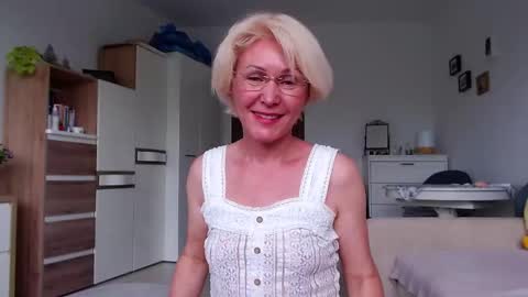 Snapshot of jasmin18v chatting on May 2026 01:17:02 PM Jasmin room for people 40 online show from May 2026 01:17:02 PM