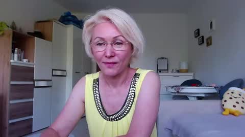 Snapshot of jasmin18v chatting on May 2026 07:15:02 AM Jasmin room for people 40 online show from May 2026 07:15:02 AM