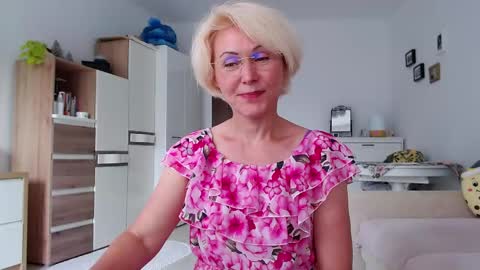 Snapshot of jasmin18v chatting on May 2026 01:07:02 PM Jasmin room for people 40 online show from May 2026 01:07:02 PM