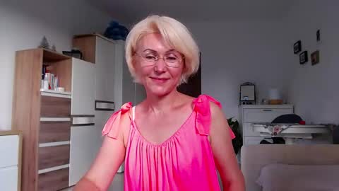 Snapshot of jasmin18v chatting on June 2026 01:28:02 PM Jasmin room for people 40 online show from June 2026 01:28:02 PM