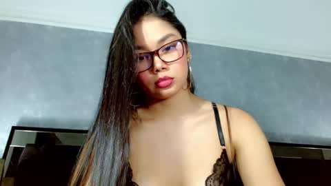Snapshot of jasminemoore chatting on October 2025 11:58:02 PM Jazmin online show from October 2025 11:58:02 PM