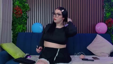 Snapshot of jasminsunrise chatting on April 2026 06:03:01 PM JasminSunset online show from April 2026 06:03:01 PM