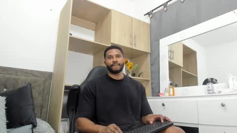 Jason online show from October 2025 08:05:01 PM