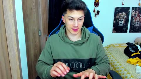 Javier online show from January 2025 08:40:01 PM