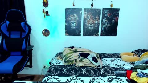 Javier online show from January 2025 07:04:02 PM