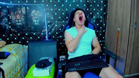 Javier online show from October 2025 10:06:02 PM