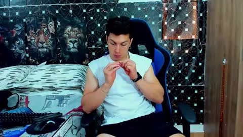 Javier online show from March 2026 06:47:02 PM