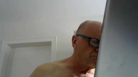 Snapshot of jbiker chatting on April 2026 09:29:01 AM Jrgen online show from April 2026 09:29:01 AM