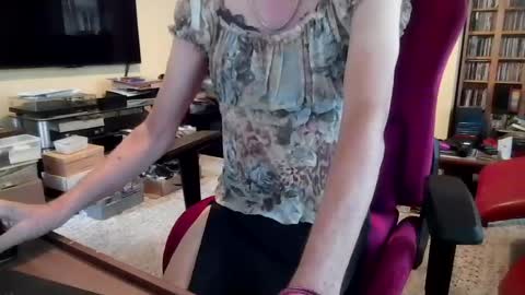 Jeanette James online show from July 2026 01:24:02 PM
