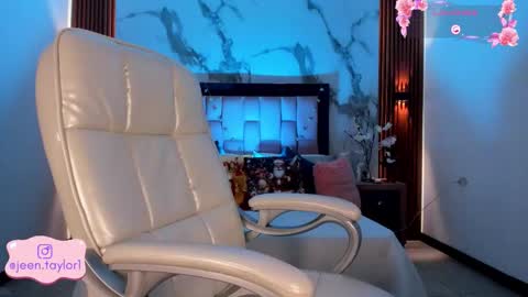 Snapshot of jeen_taylor chatting on November 2025 08:08:02 PM Jeen Taylor online show from November 2025 08:08:02 PM