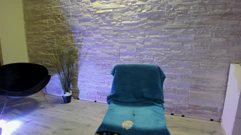 Jenifer  online show from April 2026 07:01:02 PM