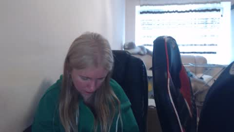 Snapshot of jenisandpeter chatting on April 2026 06:27:01 AM JenisAndPeter online show from April 2026 06:27:01 AM