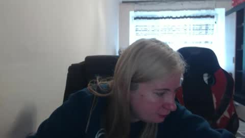 Snapshot of jenisandpeter chatting on April 2026 05:05:01 AM JenisAndPeter online show from April 2026 05:05:01 AM
