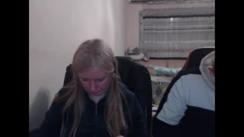 Snapshot of jenisandpeter chatting on May 2026 06:37:01 PM JenisAndPeter online show from May 2026 06:37:01 PM