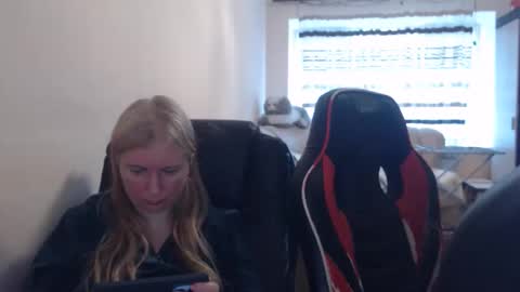 Snapshot of jenisandpeter chatting on May 2026 05:48:01 AM JenisAndPeter online show from May 2026 05:48:01 AM