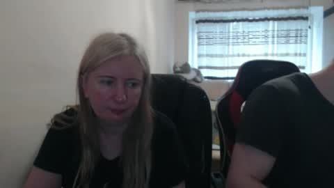 Snapshot of jenisandpeter chatting on May 2026 04:18:02 AM JenisAndPeter online show from May 2026 04:18:02 AM