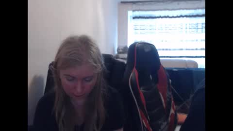 Snapshot of jenisandpeter chatting on May 2026 05:14:02 AM JenisAndPeter online show from May 2026 05:14:02 AM