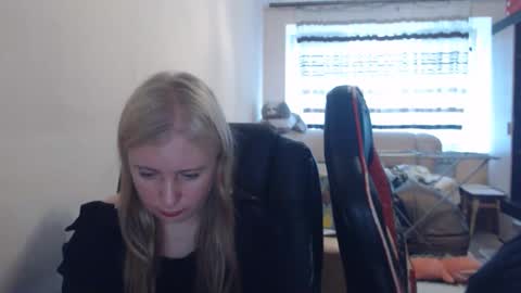 Snapshot of jenisandpeter chatting on May 2026 05:25:02 AM JenisAndPeter online show from May 2026 05:25:02 AM