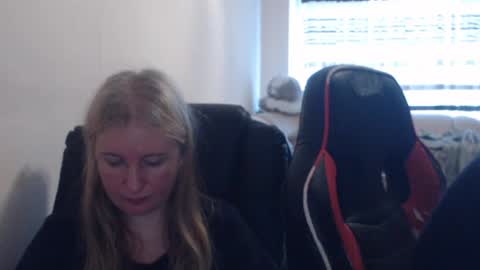JenisAndPeter online show from June 2026 06:05:02 AM