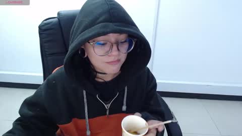 jenn online show from October 2025 08:53:02 PM