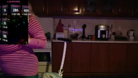 Snapshot of jennadeluxe chatting on April 2026 03:33:02 AM Jenna online show from April 2026 03:33:02 AM