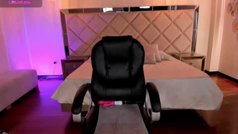 Jenna Olson  online show from March 2025 09:59:02 PM