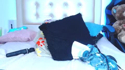 Snapshot of jenng18 chatting on December 2024 07:35:02 AM jenn online show from December 2024 07:35:02 AM