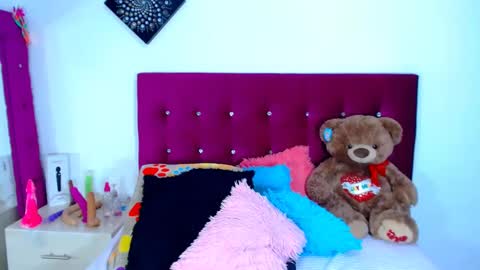 Snapshot of jenng18 chatting on October 2025 09:13:02 PM jenn online show from October 2025 09:13:02 PM