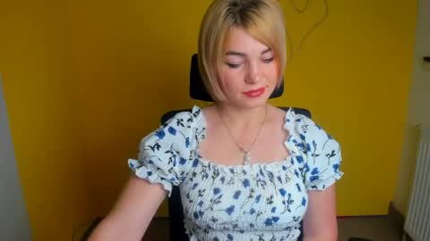 Snapshot of jennifer_cuttie chatting on July 2026 12:25:02 PM Jennifer online show from July 2026 12:25:02 PM