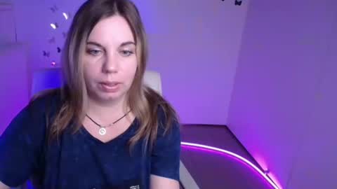 Jennifer online show from October 2025 07:33:02 PM